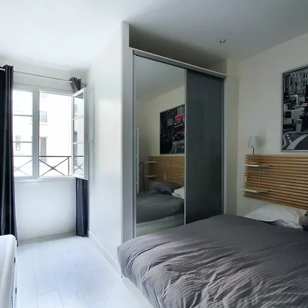 Apartment Pelican - Apt. Near Eiffel Tower