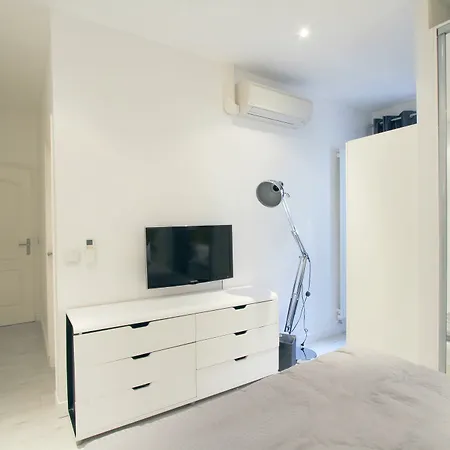 Apartment Pelican - Apt. Near Eiffel Tower